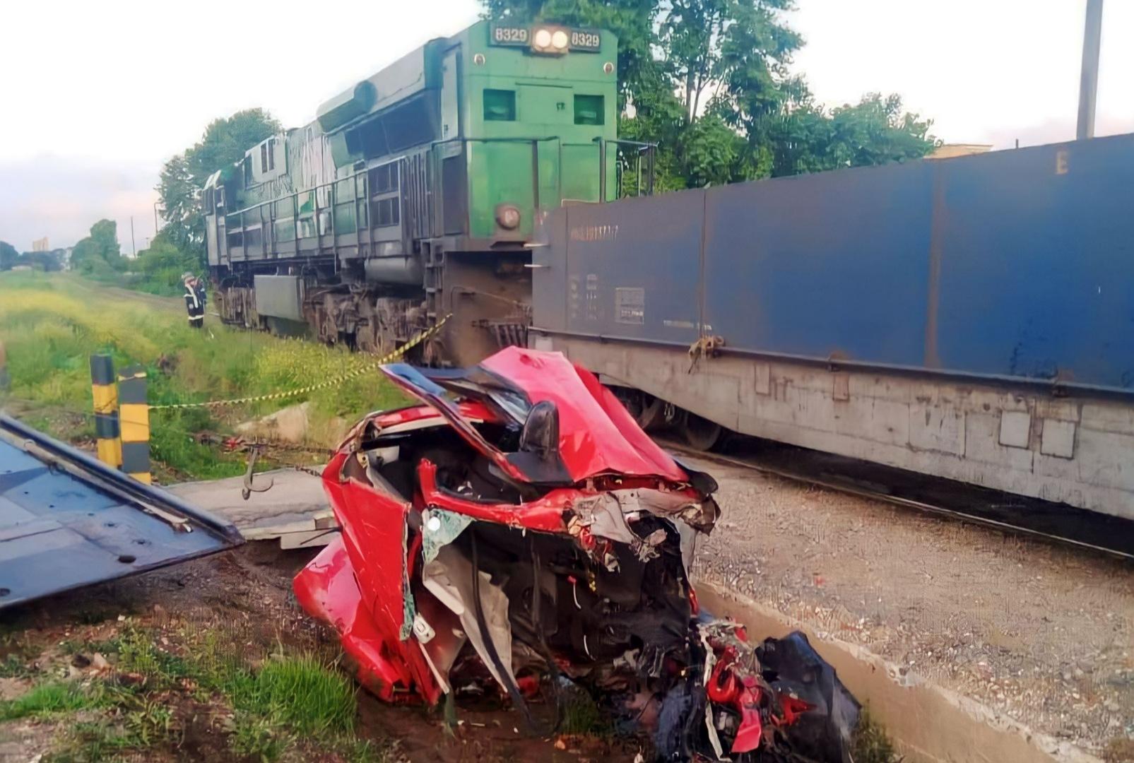 foto de Colisão entre carro e trem resulta na morte de policial militar no Paraná