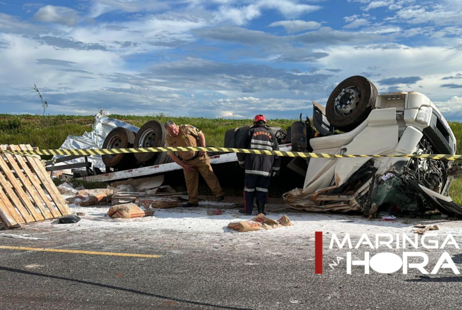 foto de Homem morre após caminhão capotar em rodovia no Noroeste do Paraná