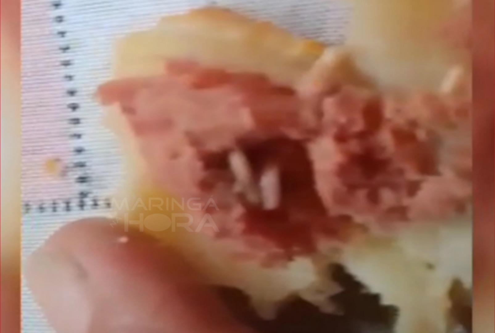 foto de Quando preparava refeição para os filhos, mulher encontra bigatos dentro de pão de queijo