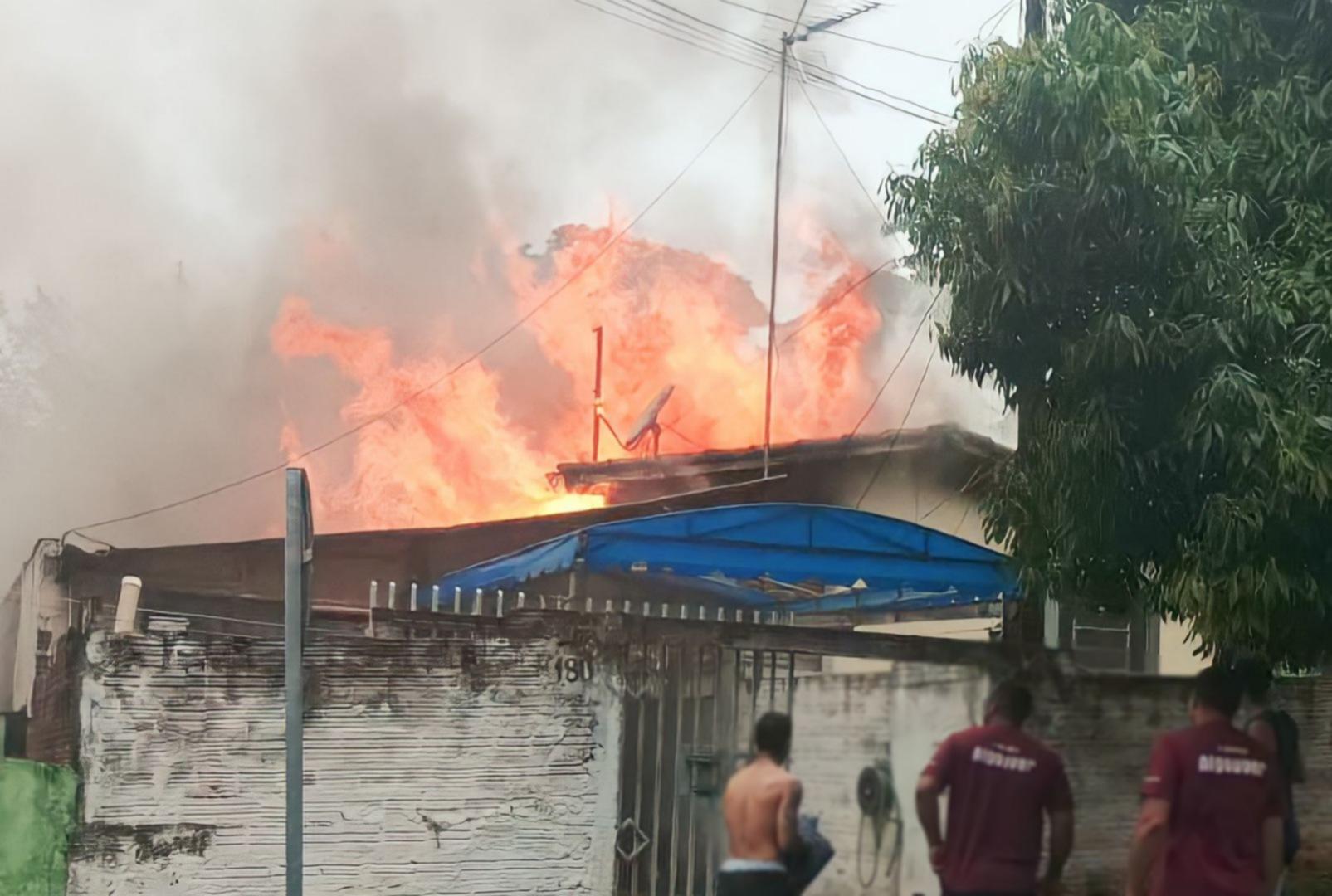 foto de Transtornado homem coloca fogo em casa e acaba preso