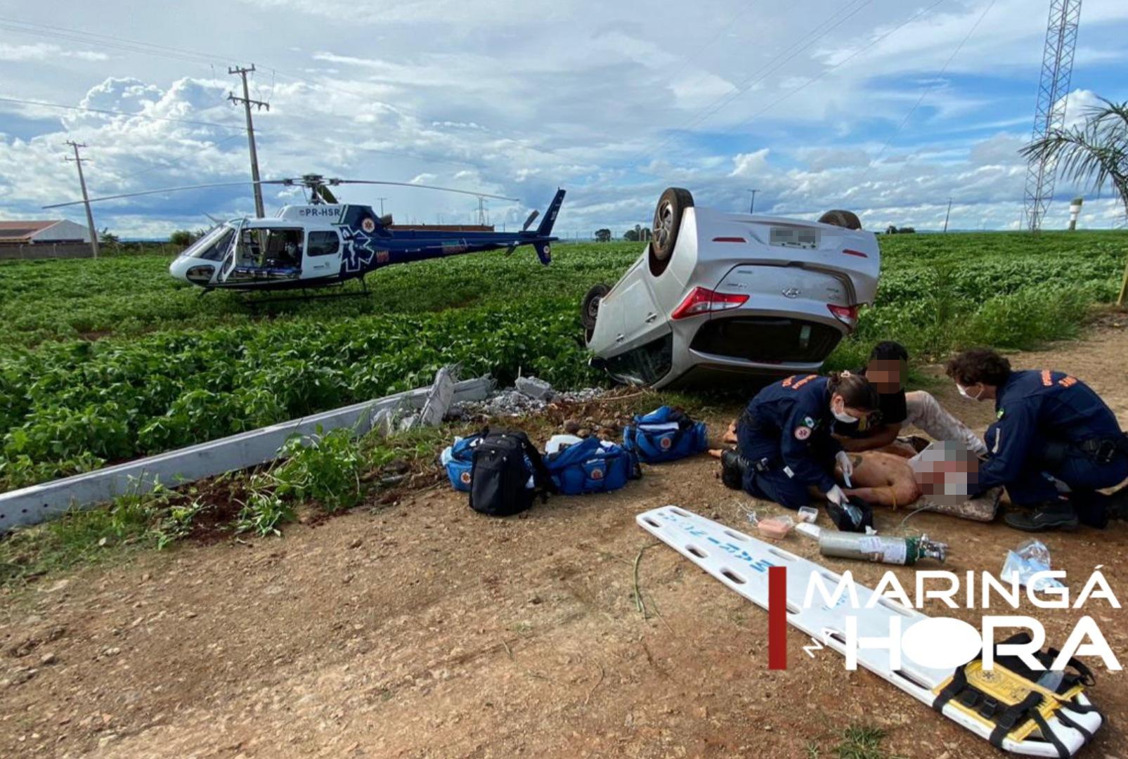 foto de Carro ocupado por cinco pessoas, capota após bater em poste e homem fica em estado gravíssimo na região