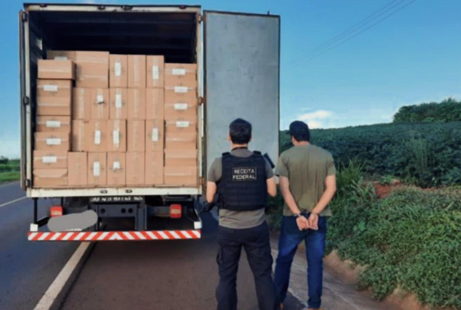 foto de Três caminhões carregados com cigarros contrabandeados e agrotóxicos são apreendidos pela Receita Federal