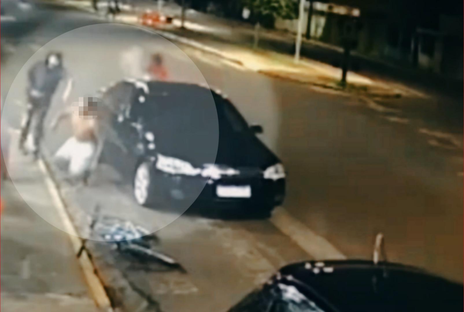 foto de Veja vídeo que mostra momento em que jovem é cruelmente assassinado a tiros por dupla de criminosos