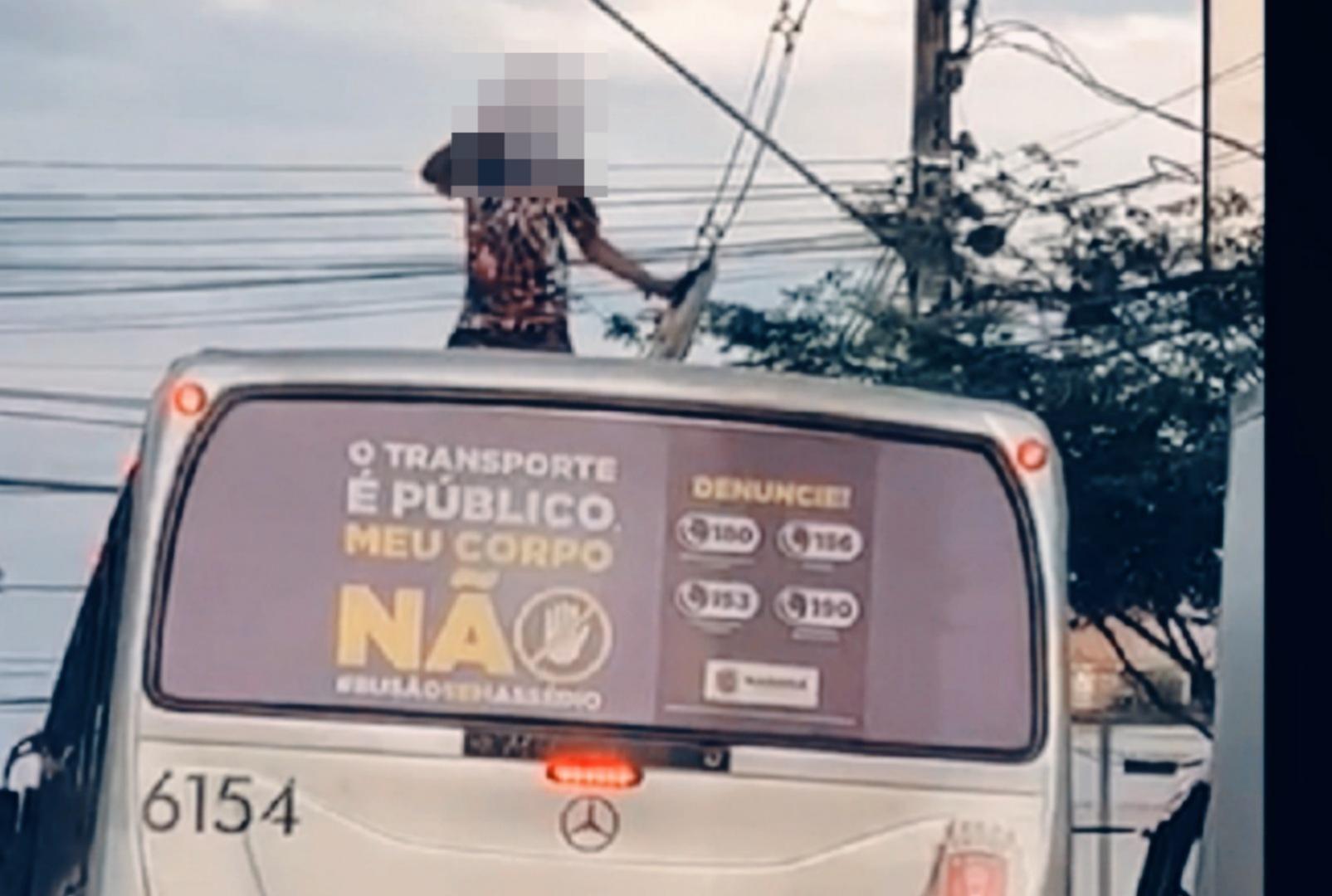 foto de Vídeo mostra jovem em cima de ônibus em Maringá