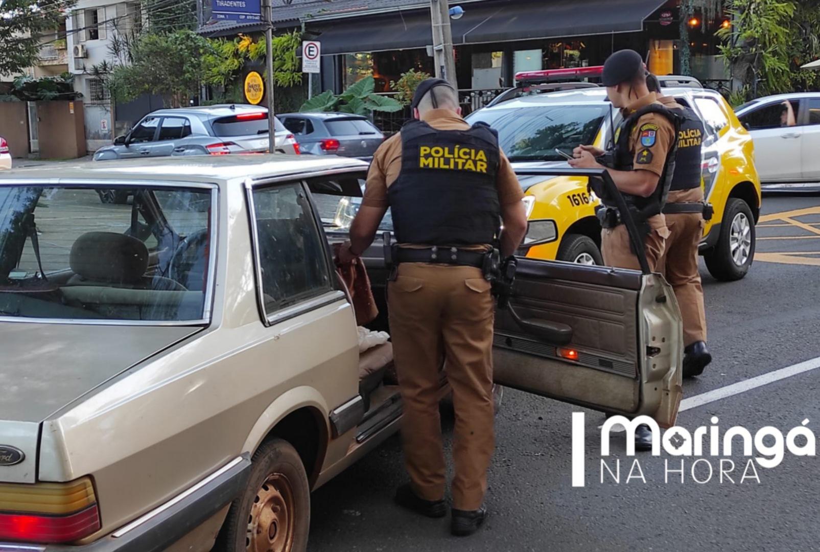 foto de Jovem de 19 anos acaba presa após fugir da polícia com carro furtado e se envolver em colisão com viatura no centro de Maringá