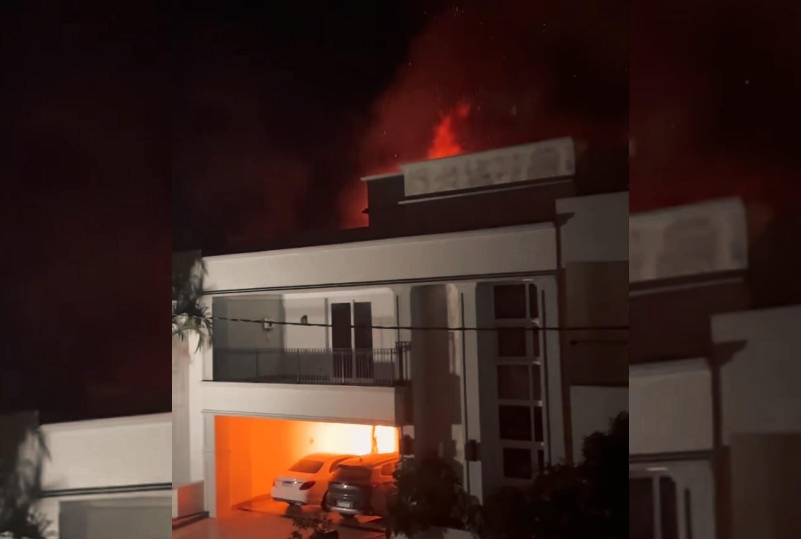 foto de Incêndio em residência dentro de condomínio de luxo deixa dois mortos em Maringá