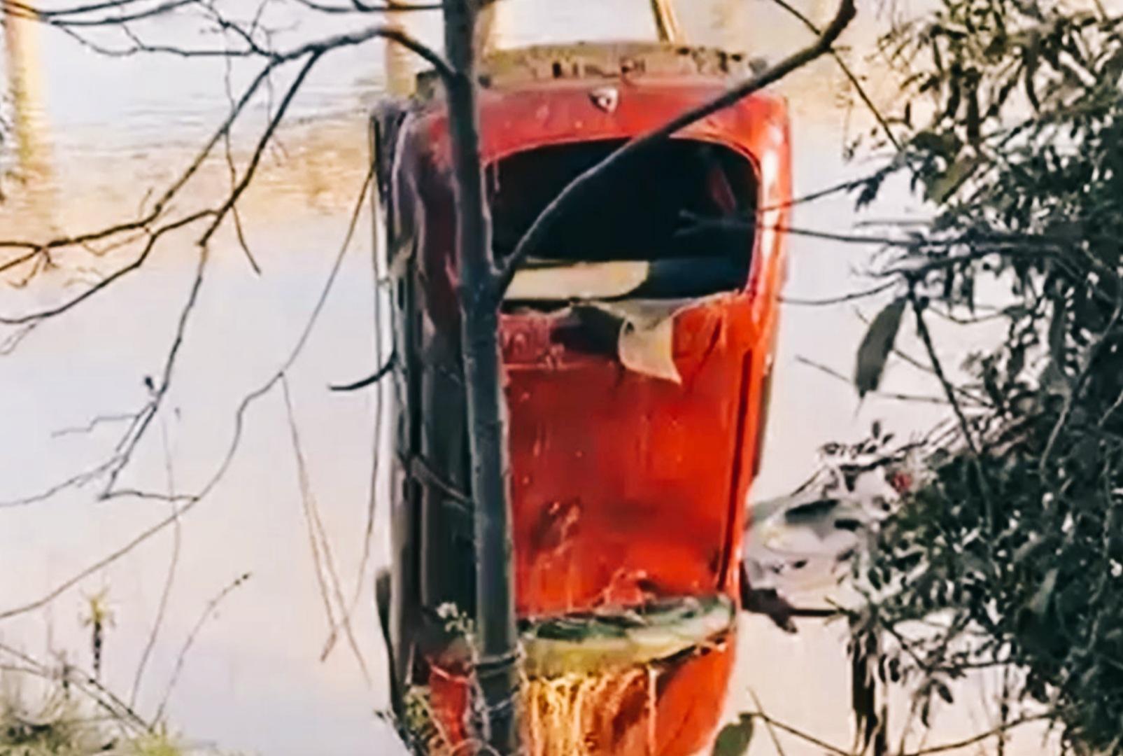 foto de Carro desaparece e é encontrado dentro de rio com quatro pessoas mortas no Paraná