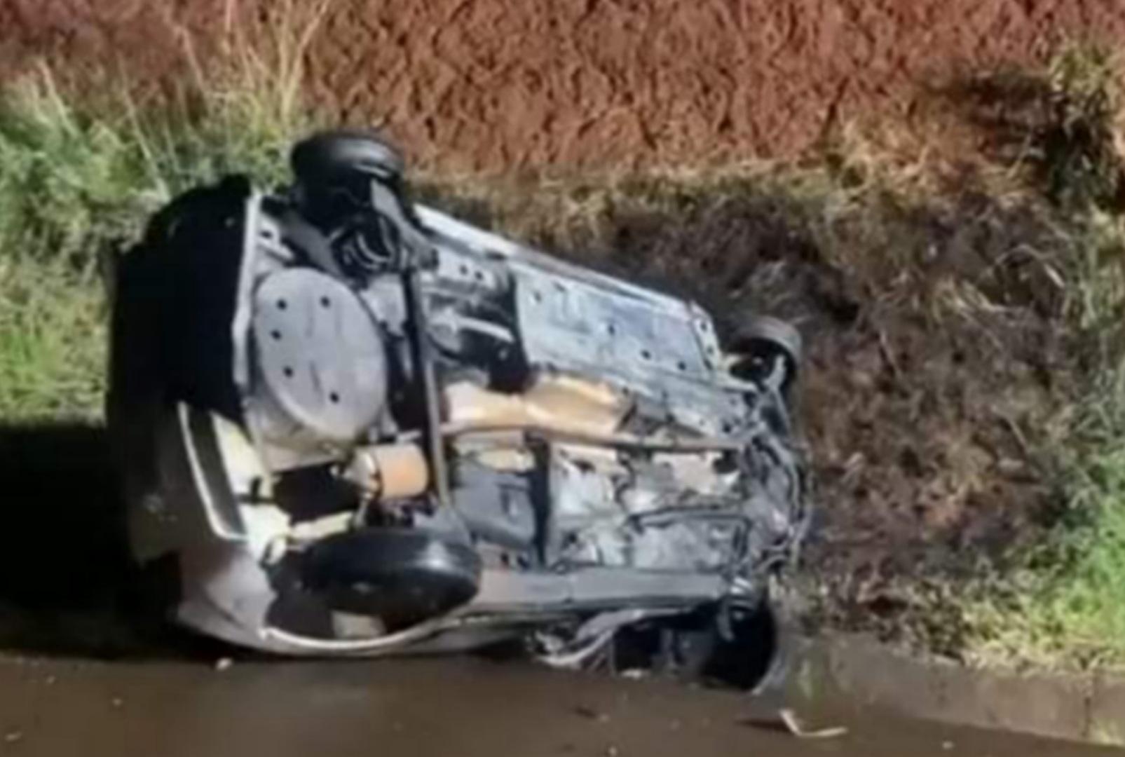 foto de Tragédia: três pessoas morrem e tem corpos queimados após dois carros baterem de frente em rodovia na região