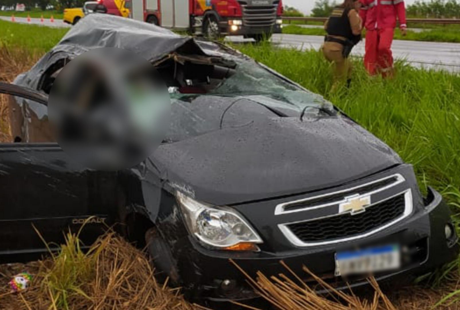 foto de Homem morre após carro capotar na PR-323 durante a tarde