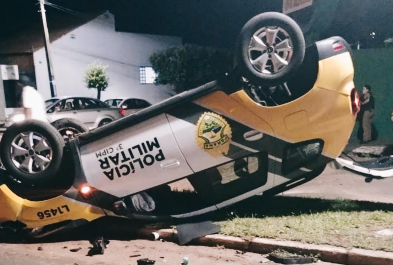 foto de Viatura da Polícia Militar capota durante acidente em perseguição no Noroeste do Paraná