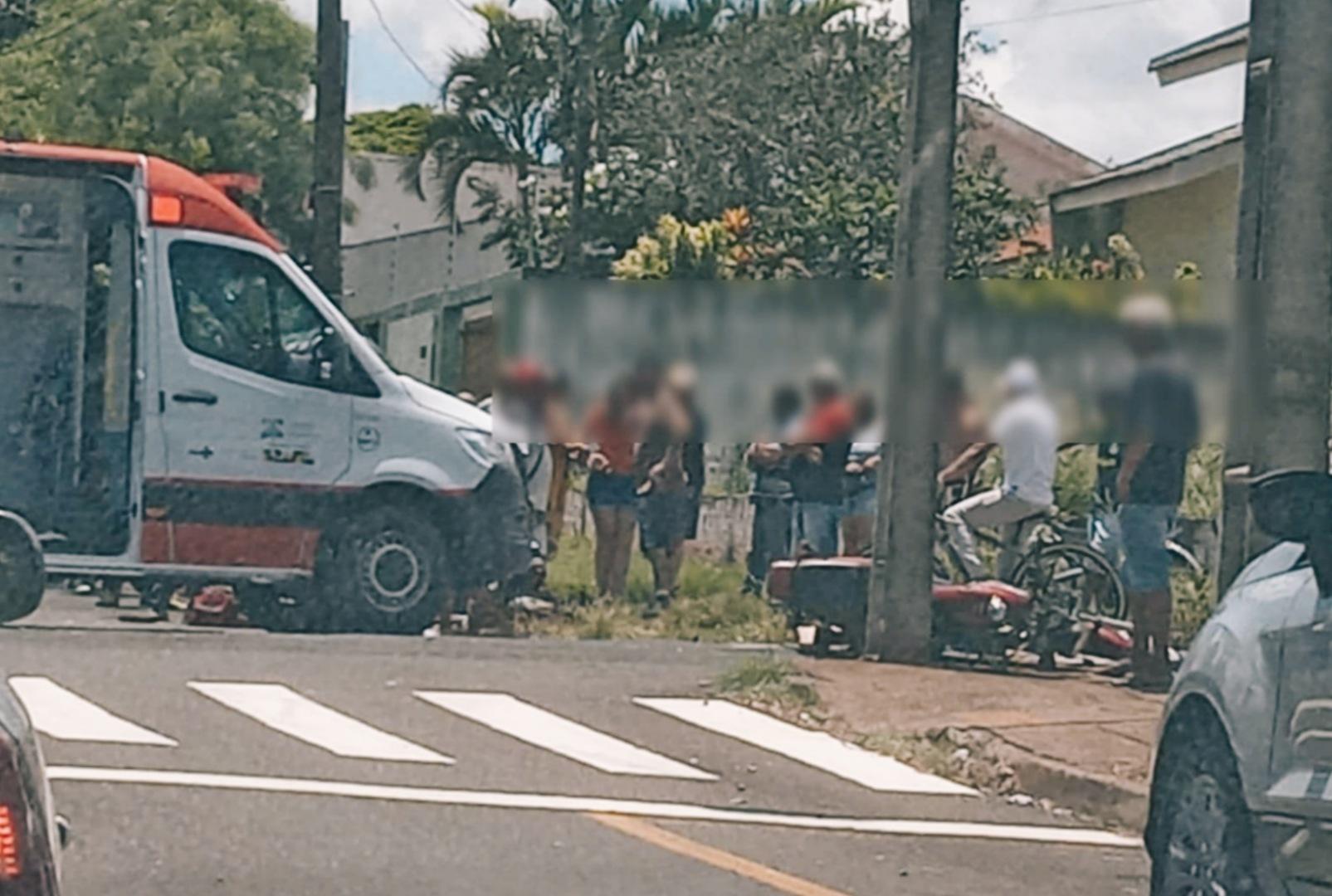 foto de Homem fica em estado grave após colisão entre carro e moto em Maringá