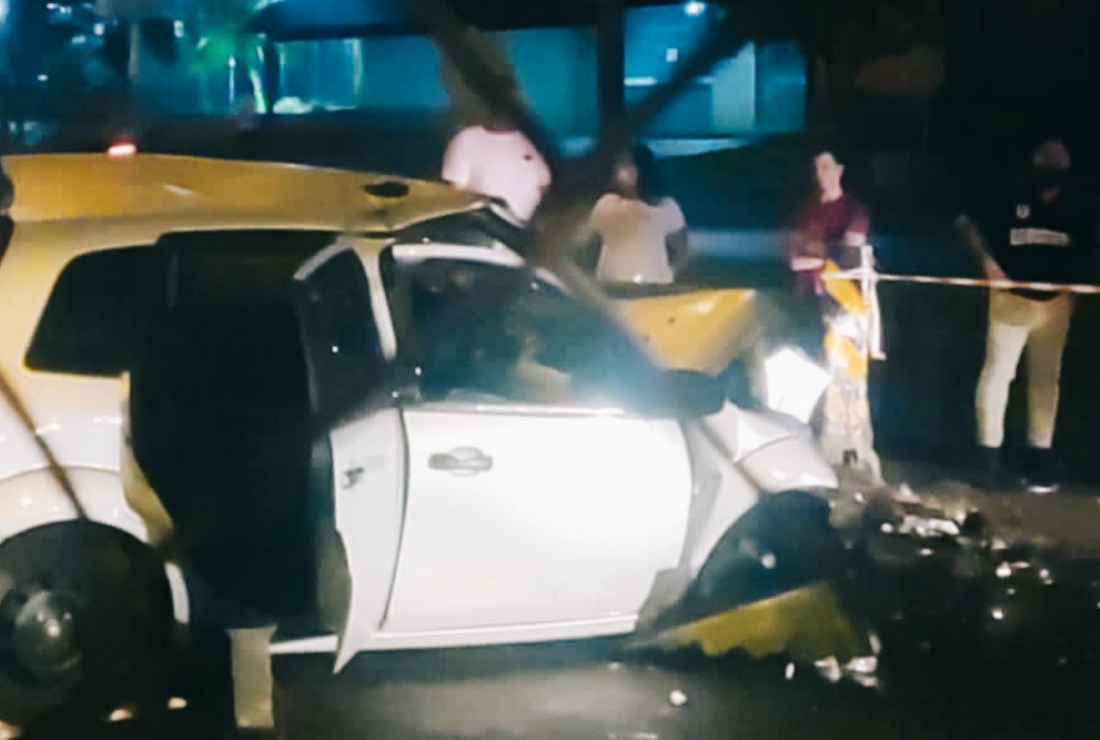 foto de Colisão envolvendo carro durante a madrugada deixa feridos na Avenida Colombo em Maringá