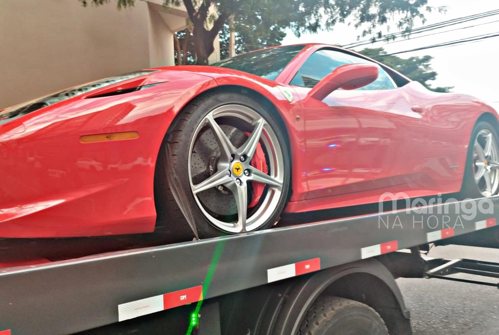 foto de Ferrari avaliada em mais de R$ 1 milhão é guinchada pela Semob em Maringá