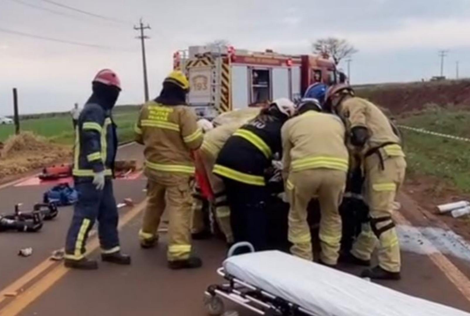 foto de Mulher é socorrida e encaminhada de helicóptero ao hospital após acidente