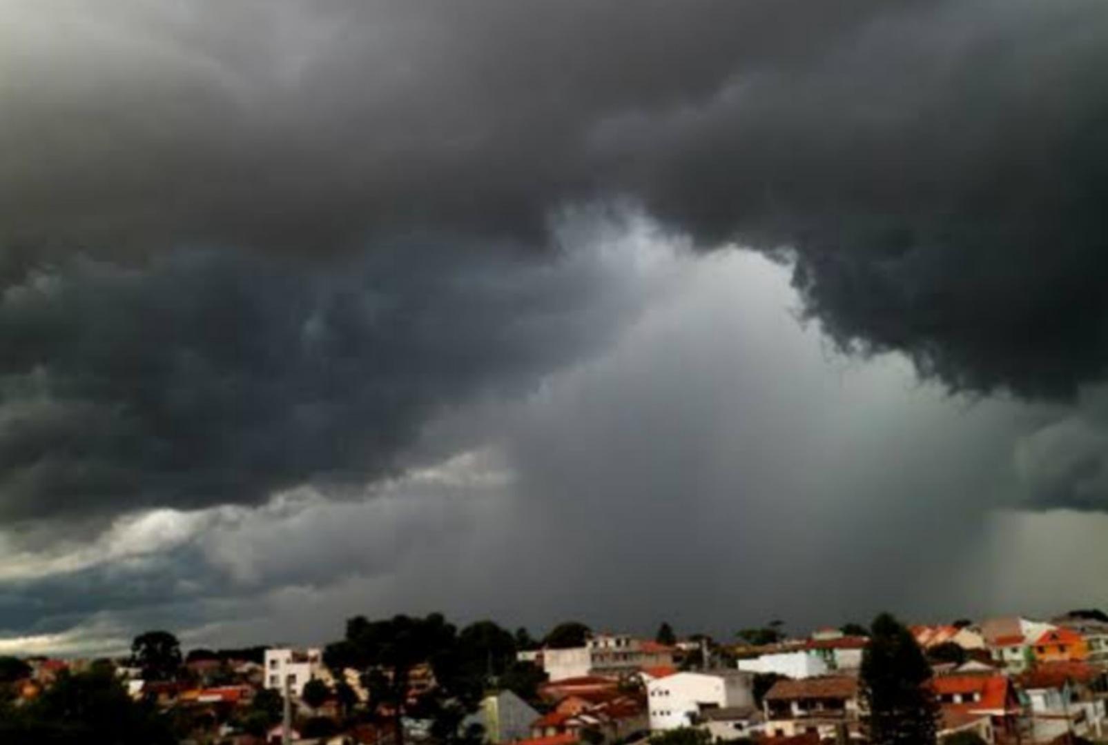 foto de Inmet emite alerta de risco de tempestade para 296 municípios do Paraná neste sábado (19); confira quais