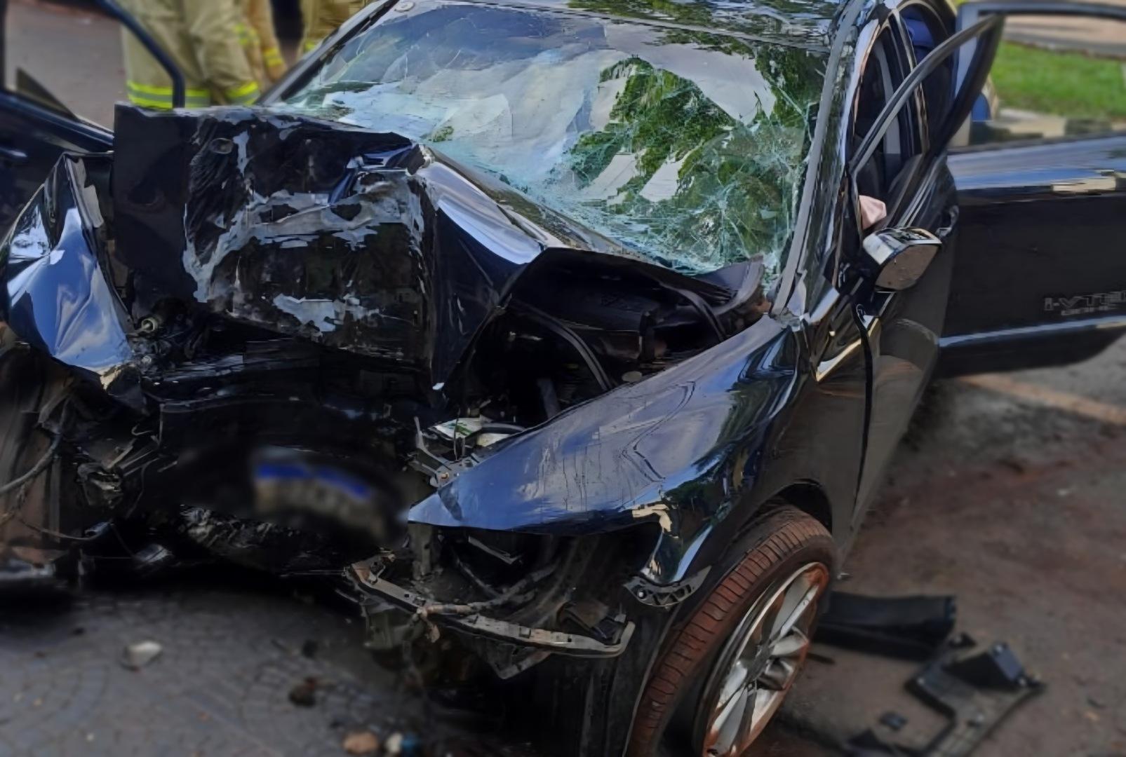 foto de Três pessoas ficam feridas após acidente envolvendo dois carros em Maringá