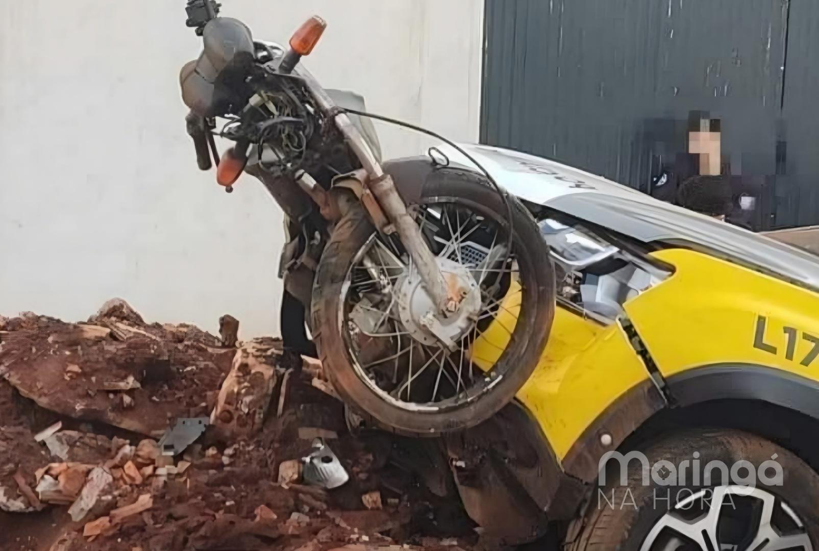 foto de Viatura da PM se envolve em acidente após perseguição de moto em fuga