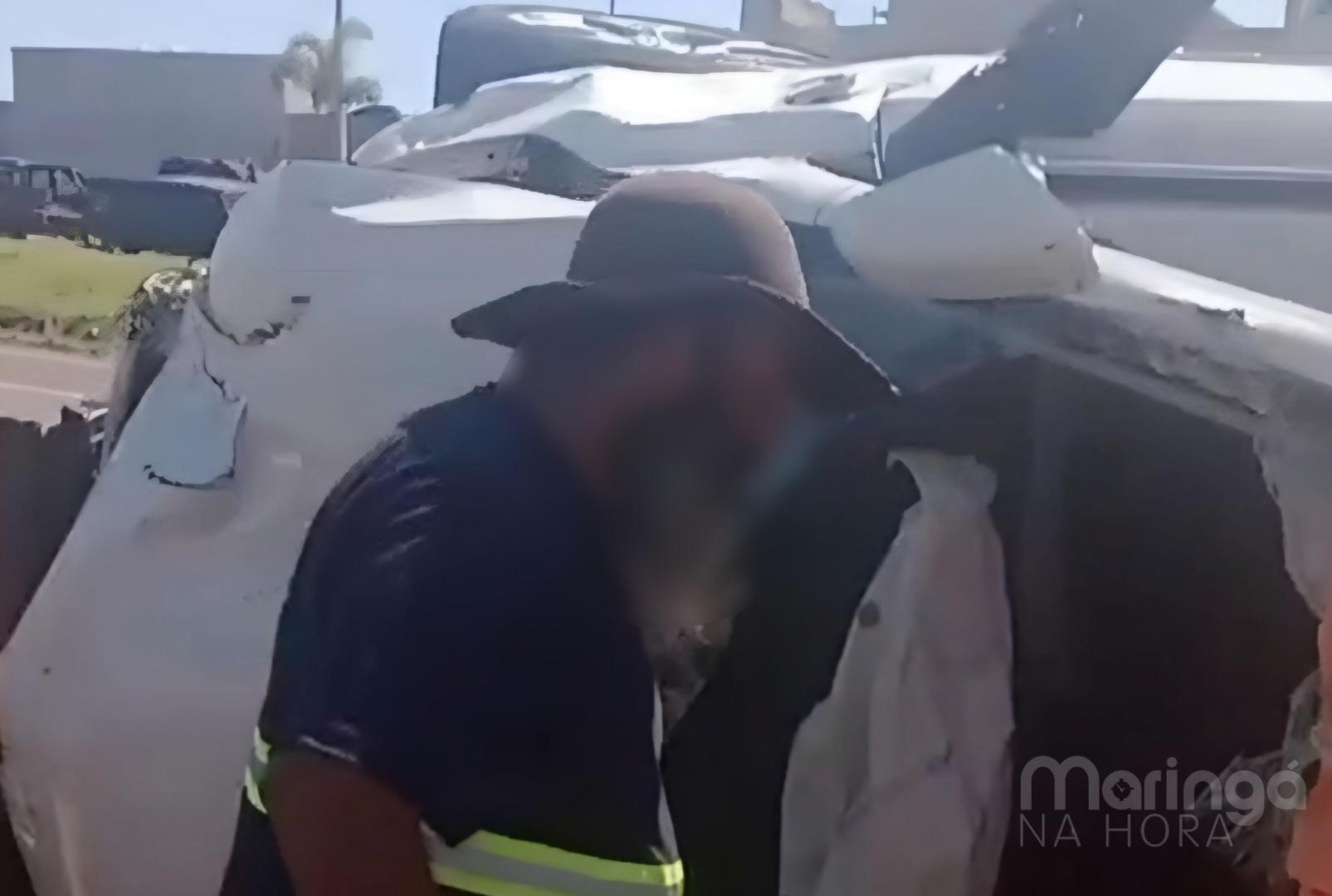 foto de Colisão entre dois carros termina com veículo tombado e feridos na PR-317