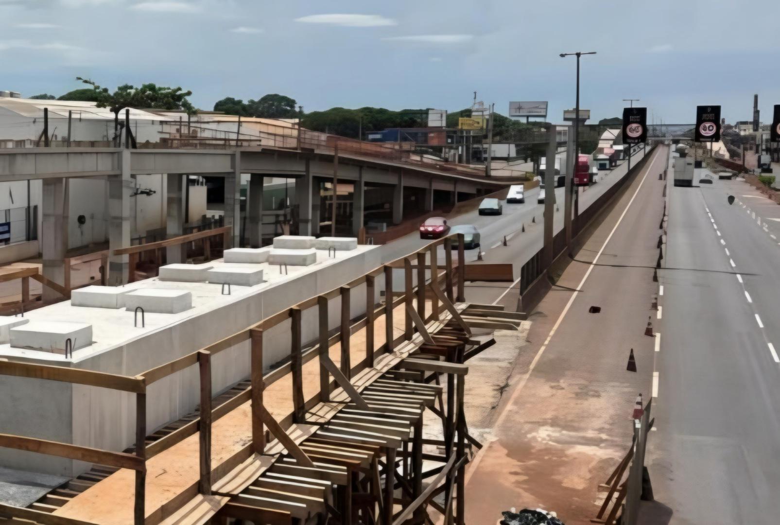 foto de BR-376 será interditada neste domingo, 01 para lançar vigas de novo viaduto