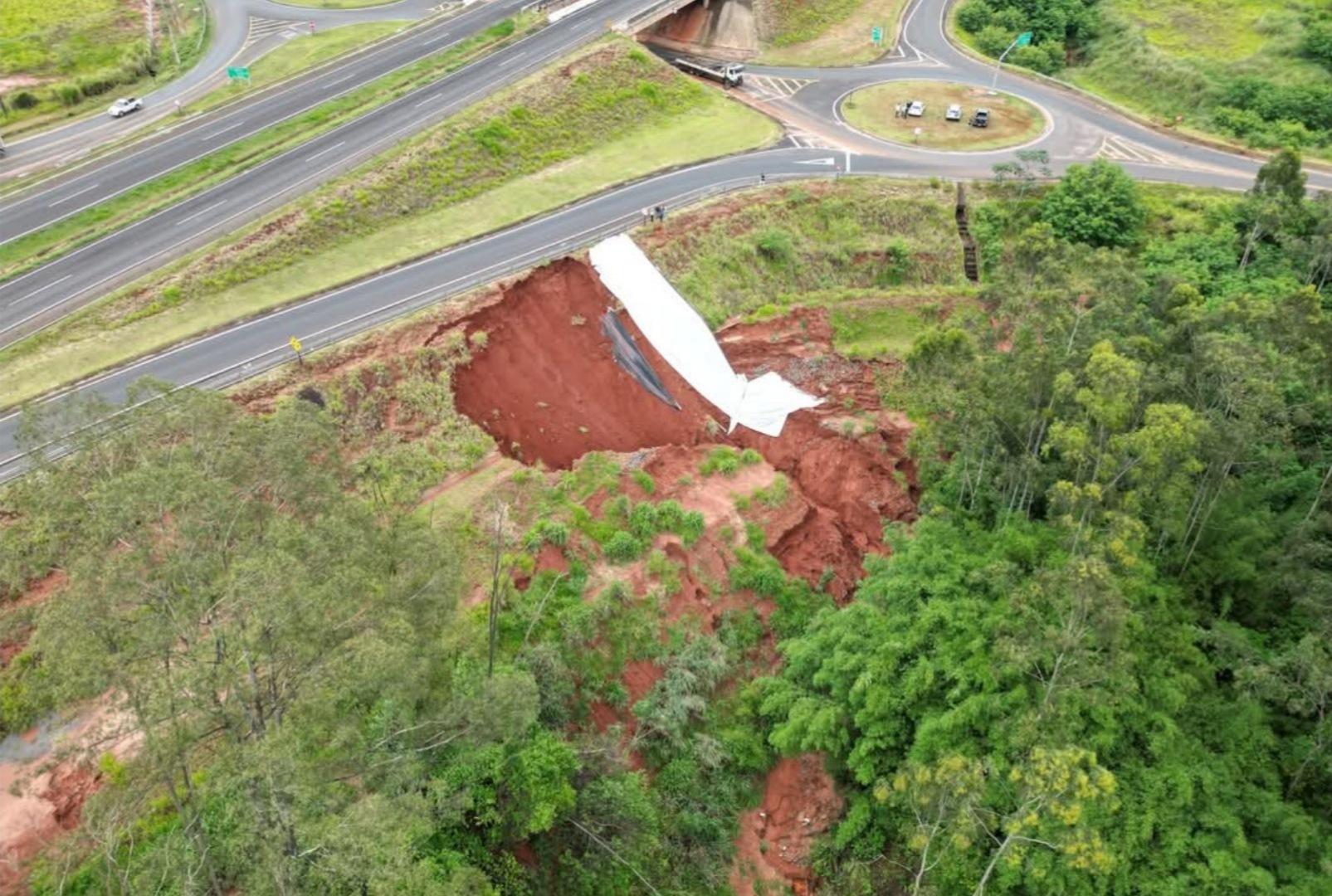 DNIT alerta para bloqueio na BR-376/PR, na altura da alça de acesso a Colorado