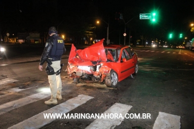 foto de Acidente entre caminhão tanque e carro deixa motorista gravemente ferido em Maringá