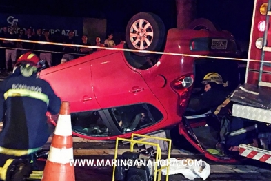 foto de Mulher fica ferida após veículo capotar em Maringá