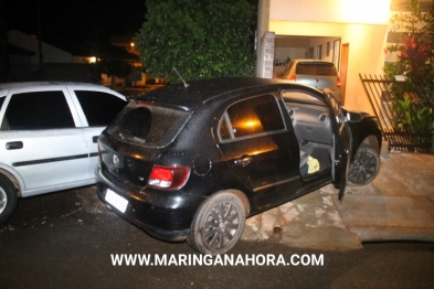 foto de Carros batem em cruzamento e invadem residência no Jardim Monte Cristo em Paiçandu