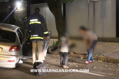 foto de Acidente deixa três feridos e carro destruído no centro de Maringá