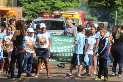 foto de Sarandi comemora 37 anos com desfile e bolo gigante