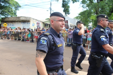 foto de Sarandi comemora 37 anos com desfile e bolo gigante