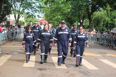 foto de Sarandi comemora 37 anos com desfile e bolo gigante