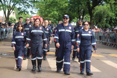 foto de Sarandi comemora 37 anos com desfile e bolo gigante