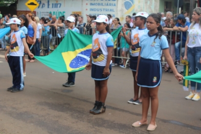 foto de Sarandi comemora 37 anos com desfile e bolo gigante