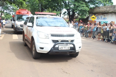 foto de Sarandi comemora 37 anos com desfile e bolo gigante