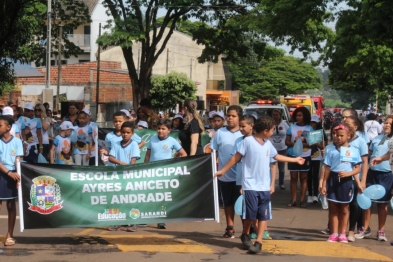 foto de Sarandi comemora 37 anos com desfile e bolo gigante