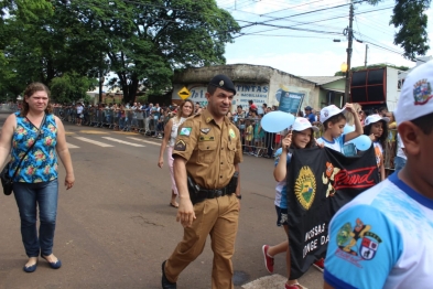 foto de Sarandi comemora 37 anos com desfile e bolo gigante