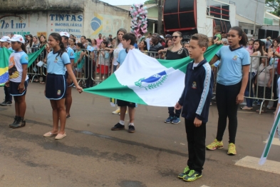 foto de Sarandi comemora 37 anos com desfile e bolo gigante