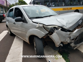 foto de Grávida de 8 meses e motociclista ficam gravemente feridos após motorista ultrapassa sinal vermelho em Maringá