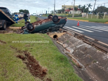 foto de Milagre na rodovia; três pedestres quase foram atropelados após capotamento em Maringá