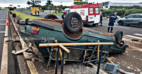 Milagre na rodovia; três pedestres quase foram atropelados após capotamento em Maringá