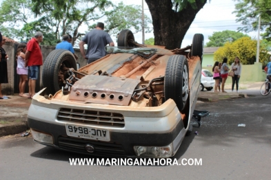 foto de Veículo avança sinal de pare, bate em outro carro e capota em Maringá