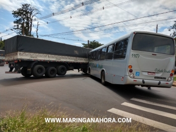 foto de Cinco pessoas ficam feridas em acidente envolvendo ônibus do transporte coletivo e uma carreta, entre Paiçandu e Maringá