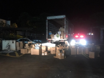 foto de Equipe Rotam da Polícia Rodoviária Estadual apreende caminhão carregado com diversas mercadorias eletrônicos do Paraguai