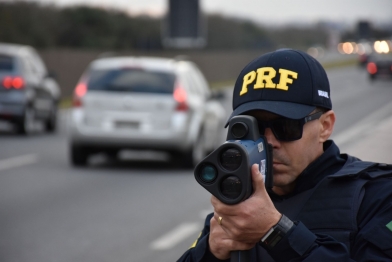 foto de Em menos de 2 horas, PRF flagra 312 veículos acima da velocidade na Avenida Colombo em Maringá.