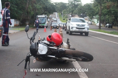 foto de Acidente entre moto e caminhão deixa jovem com ferimentos graves em uma das pernas em Maringá 