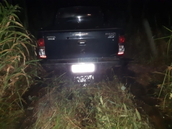 foto de Policia Militar prende assaltantes de caminhonete em Itambé e apreende arma de fogo