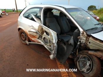 foto de Carro bate em poste na marginal da rodovia em Paiçandu