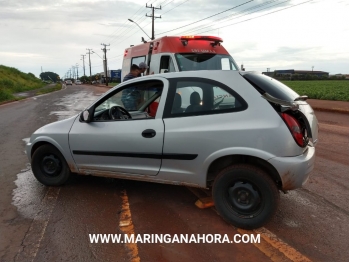 foto de Carro bate em poste na marginal da rodovia em Paiçandu