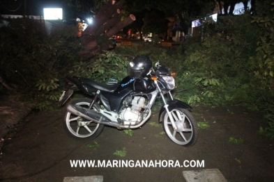 foto de Em Sarandi motociclista fica ferido após bater em árvore que caiu com vendaval