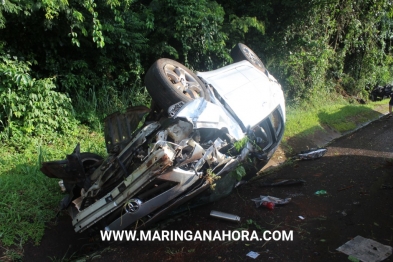 foto de Milagre na rodovia;  Três pessoas ficam feridas após veículos baterem e capotarem em Maringá